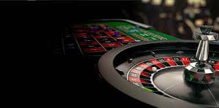 Tampilan permainan slot Mahjong Ways, Gates of Olympus, dan Aviator dalam antarmuka iOS Web qqdewi